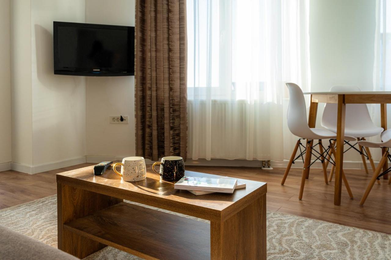 Uniquemoments Airport Apartment & Secure Parking & Airport Shuttle Iasi Eksteriør bilde