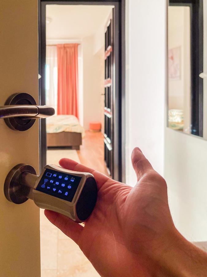 Uniquemoments Airport Apartment & Secure Parking & Airport Shuttle Iasi Eksteriør bilde