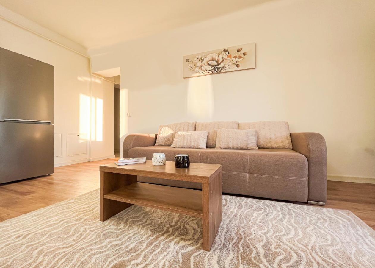 Uniquemoments Airport Apartment & Secure Parking & Airport Shuttle Iasi Eksteriør bilde