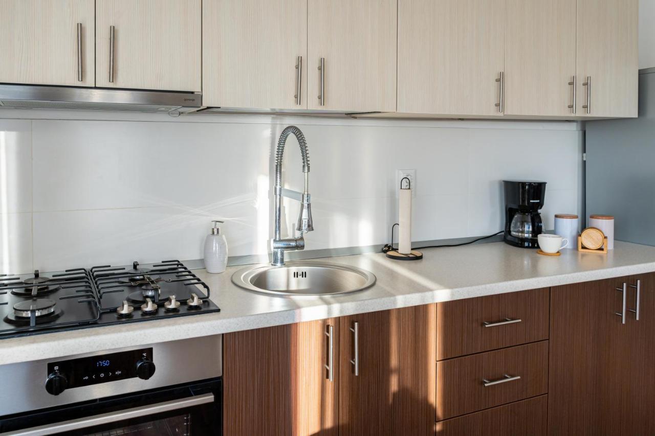 Uniquemoments Airport Apartment & Secure Parking & Airport Shuttle Iasi Eksteriør bilde