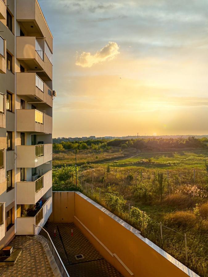 Uniquemoments Airport Apartment & Secure Parking & Airport Shuttle Iasi Eksteriør bilde