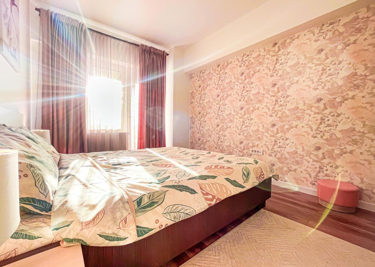 Uniquemoments Airport Apartment & Secure Parking & Airport Shuttle Iasi Eksteriør bilde