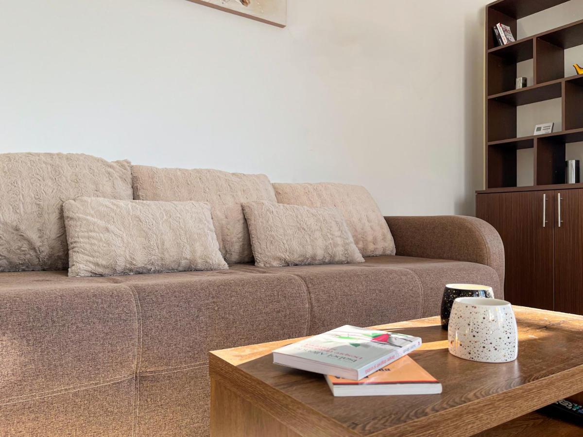 Uniquemoments Airport Apartment & Secure Parking & Airport Shuttle Iasi Eksteriør bilde